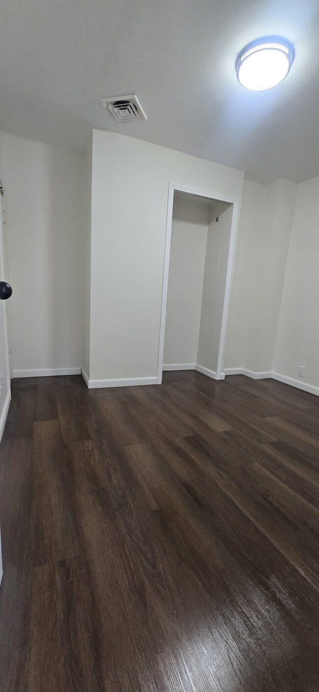 Photo - 724 E Lawrence St