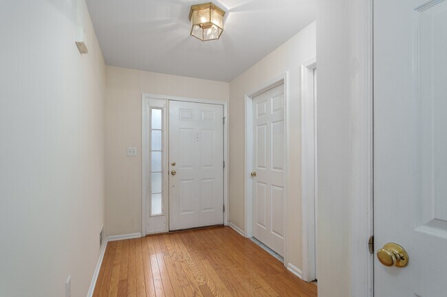 Photo - 610 Bollen Ct