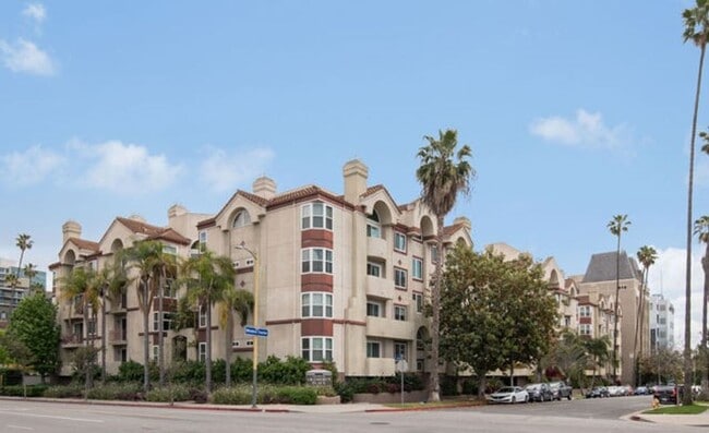 Building Photo - 620 S Gramercy Pl Unit 221