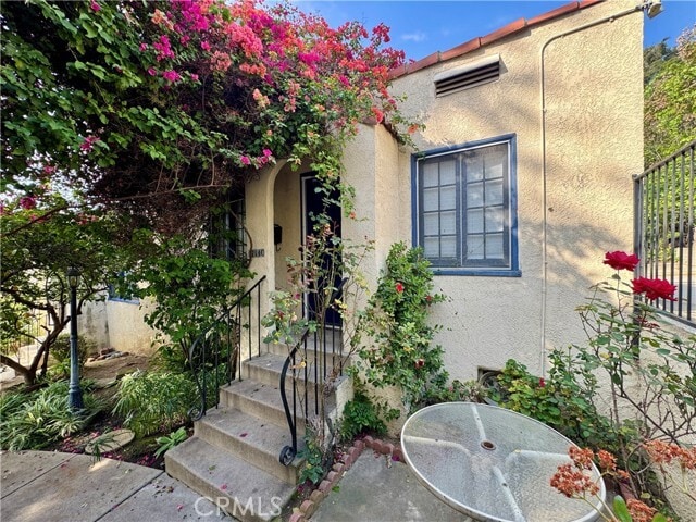 Building Photo - 1714 Gillette Crescent Unit C