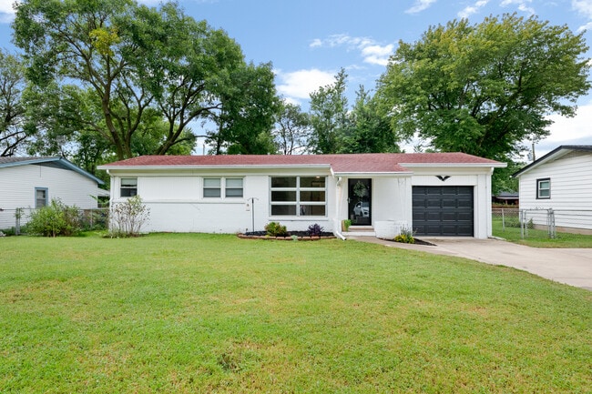 Photo - 211 E Meadowlark Rd