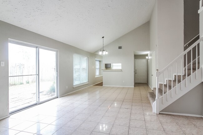 Photo - 22219 Diane Dr