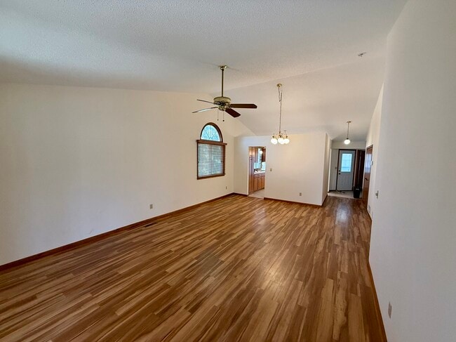 Photo - 5673 Donegal Ct