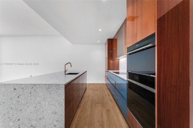 Photo - 2678 Tigertail Ave Unidad 502