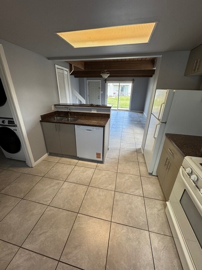 Photo - 420 Meadow Green Ln