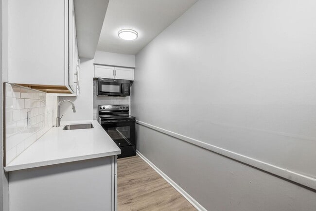 Photo - 558 Riverview Dr Unit H