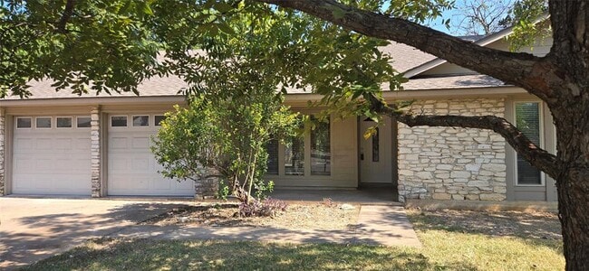 Building Photo - 2104 Village Way Dr Rental