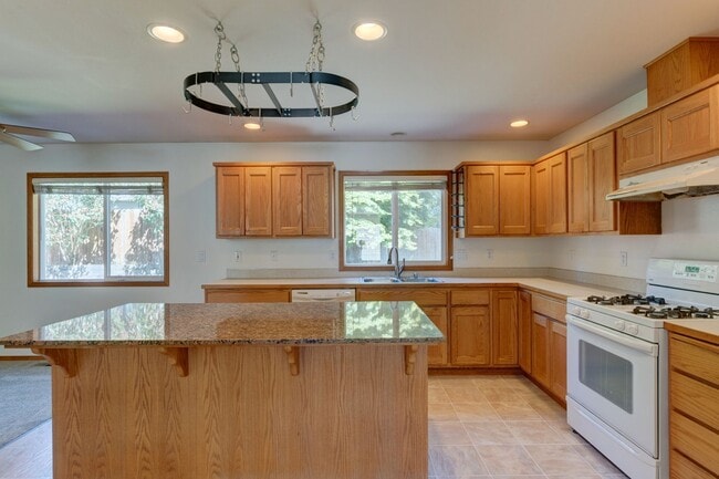 Photo - 594 SW Regency Dr