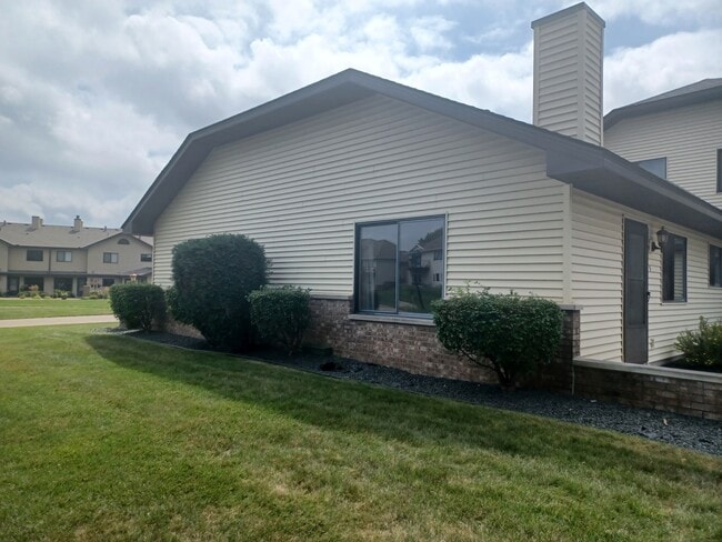 Photo - 5505 Orleans Ln N Townhome