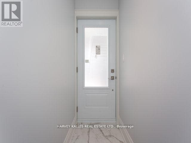 Photo - 987 Avenue Rd Unit Upper