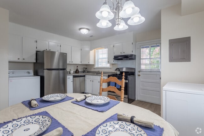 2BR, 1.5 BA 1,024sqft