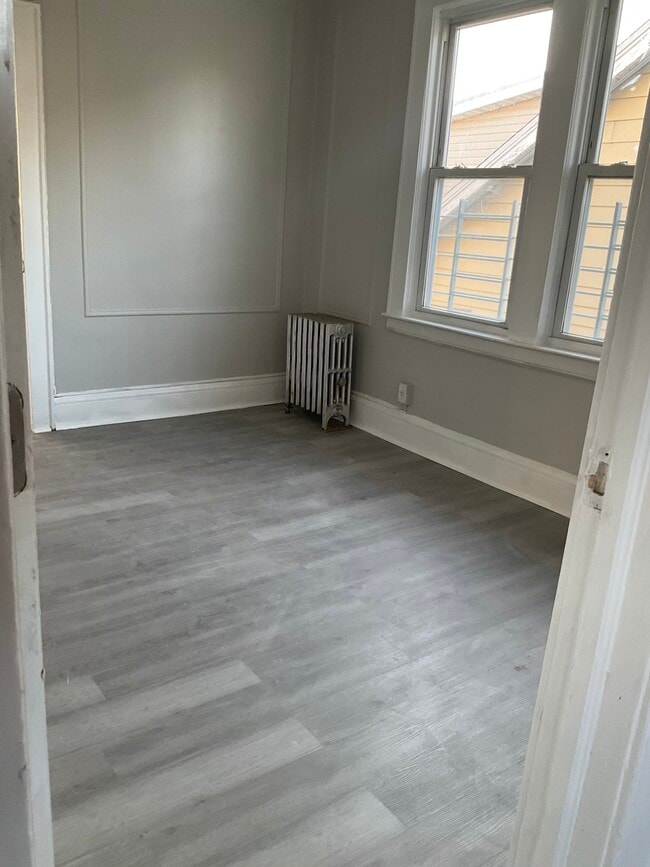 Photo - 11 Westervelt Pl Unit 3