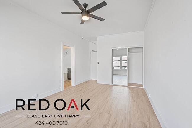 Photo - Stunning Studio with Beautiful Floors, Inc... Unidad 305