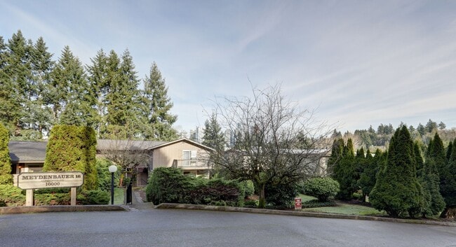 Building Photo - Large 2bd, 1.75ba Condo Available in Perfect Bellevue Location!
