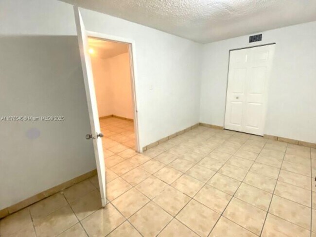 Photo - 4307 SW 9th St Unidad 4307