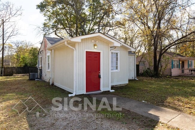 Photo - 1337 Woodward Rd