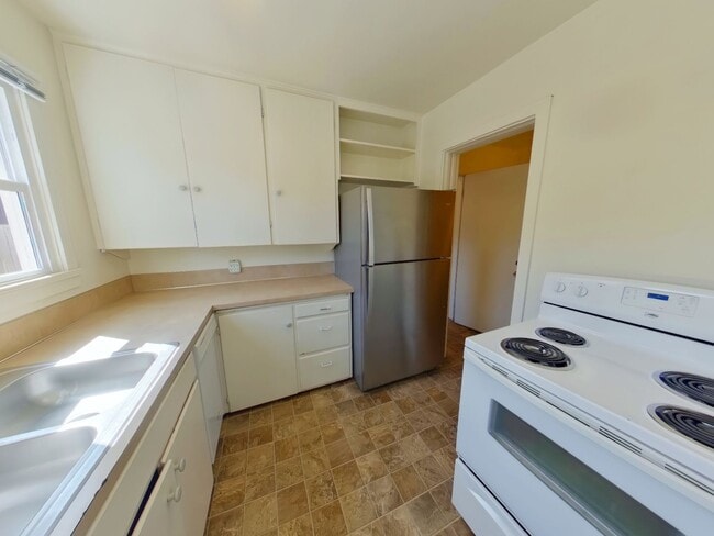 Photo - 5 bedroom house near campus! 2 Months free...