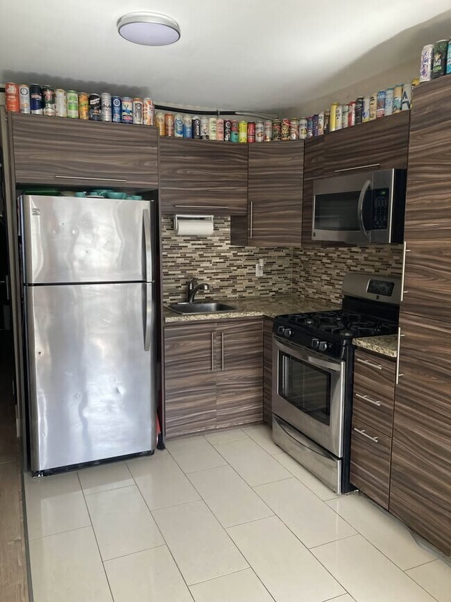 Photo - 466 Nelson St