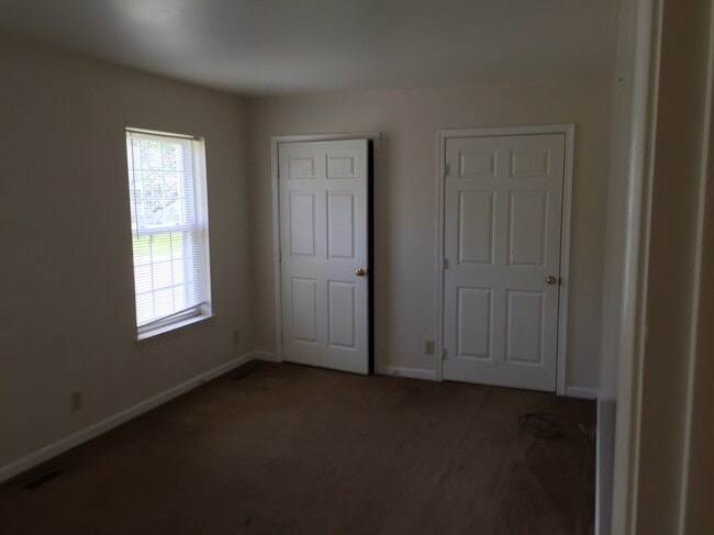 Photo - 335 Duncan Ave