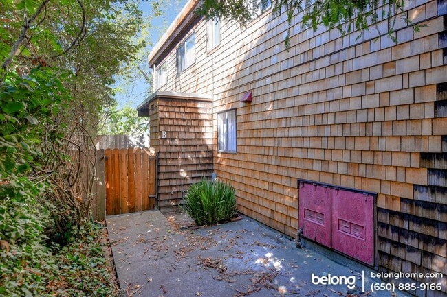 Photo - 2223 Ward St