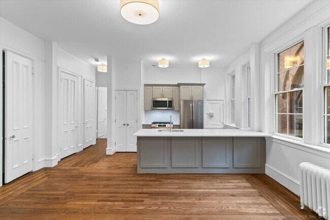 Building Photo - 284 Orange St Unit 204 Rental