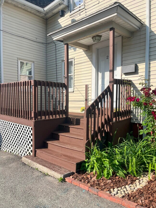 Front Porch/Deck - 213 Brown St Unidad 1st Floor Apt