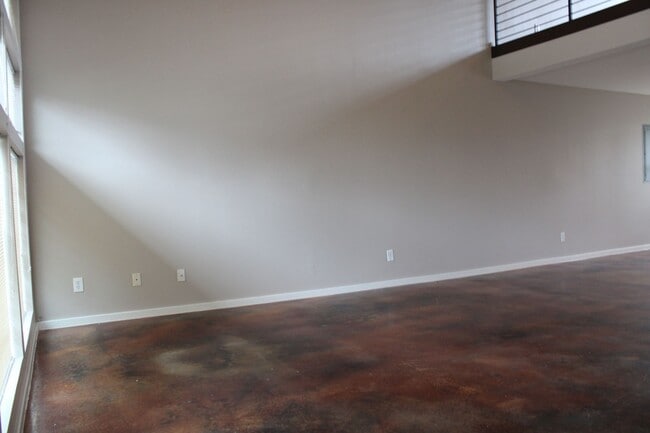 Photo - CONTEMPORARY URBAN CONDO NEAR DOWNTOWN