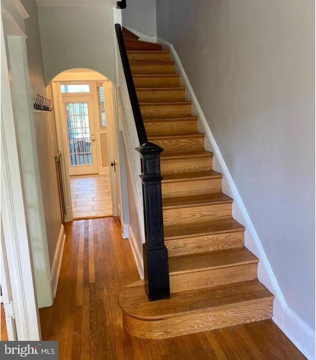 Photo - 1031 Girard St NE