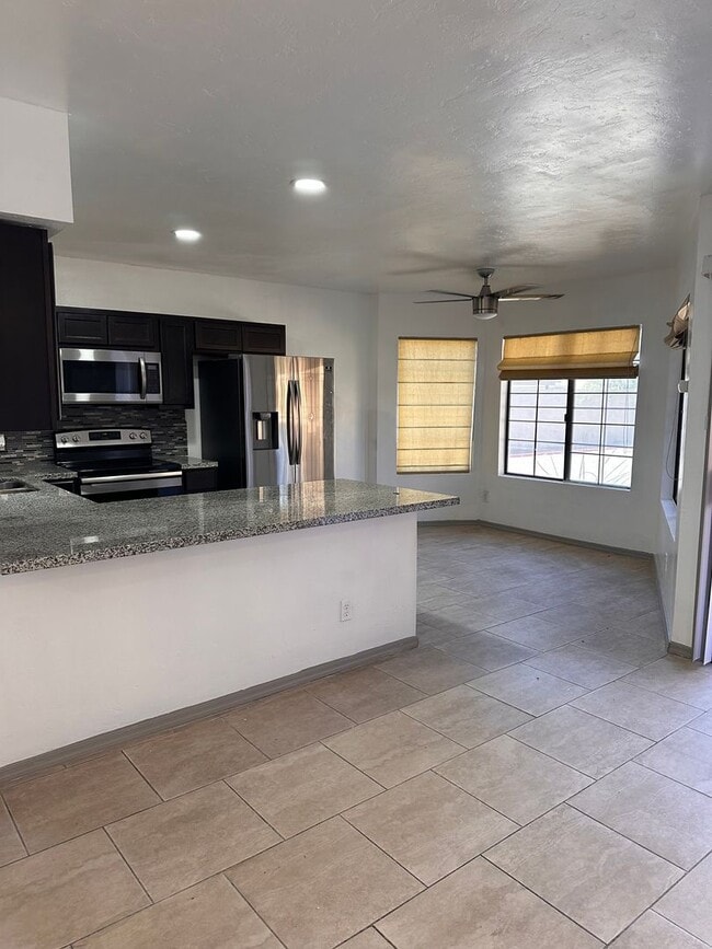 Photo - Woodbridge1720 Unit Woodbridge1720-