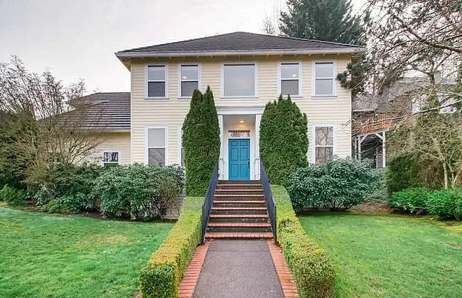 Building Photo - 1632 NW Mayfield Rd Rental