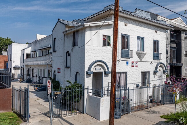 Building Photo - Sweet Spot Alert! Cozy 1 Bed in the Heart of LA
