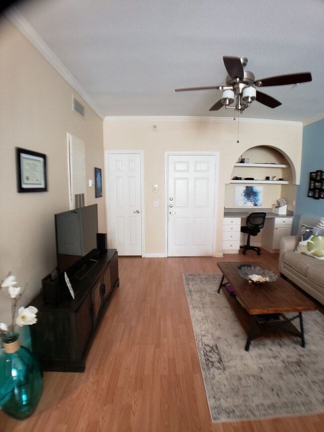 Photo - Great 1/1 unit with wood laminate floors, upgraded appliances and balcony!