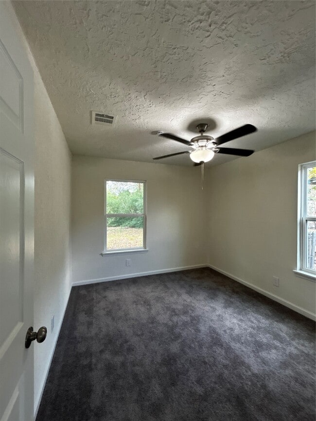 Photo - 5915 Beldart St