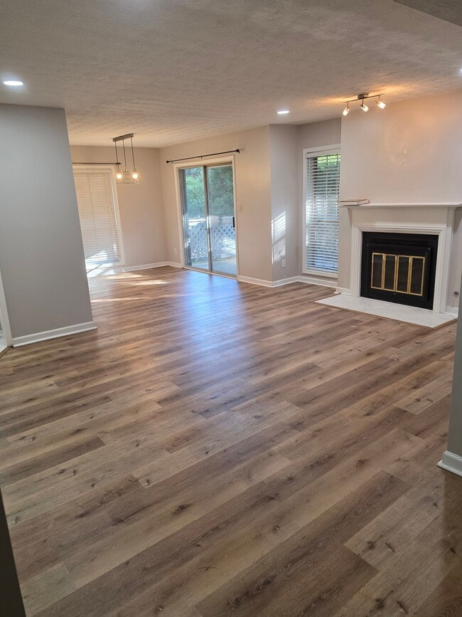 Building Photo - 1266 Weatherstone Dr NE Unit Condo