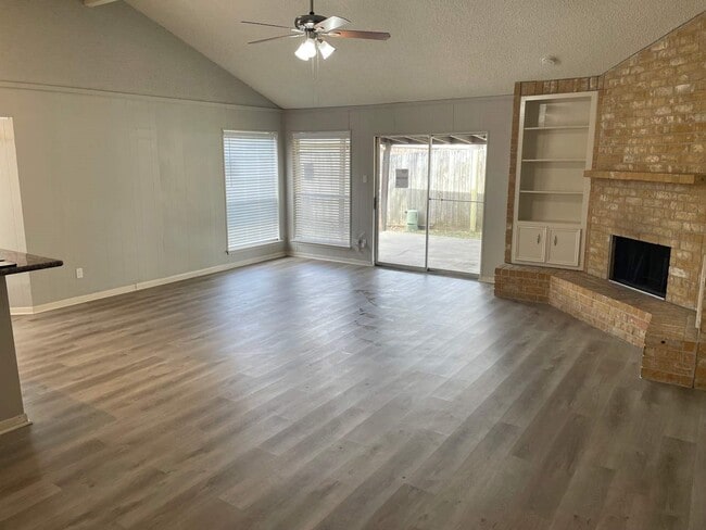 Photo - 2306 Cambridge Ct N