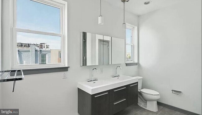 Photo - 2646 Janney St