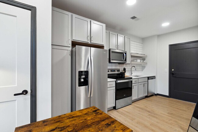 Photo - 423 E Michigan St Unit ID1032092P