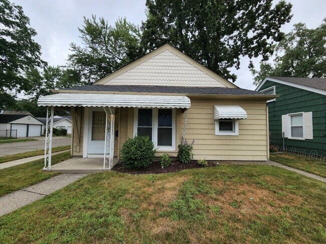 Building Photo - 2 bed 1 bath North Ferndale ranch