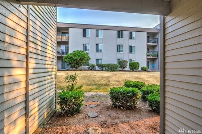 Photo - 14630 NE 32nd St