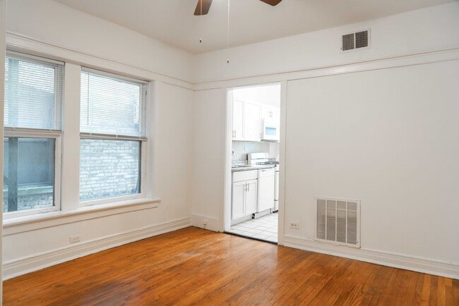 Photo - Uptown / Ravenswood - Studio - w/ Deck Unit 1468-1R