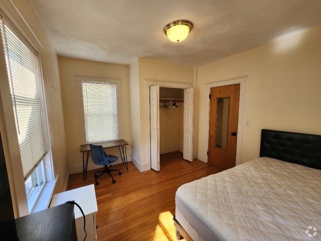 Building Photo - 66 Brook St Rental