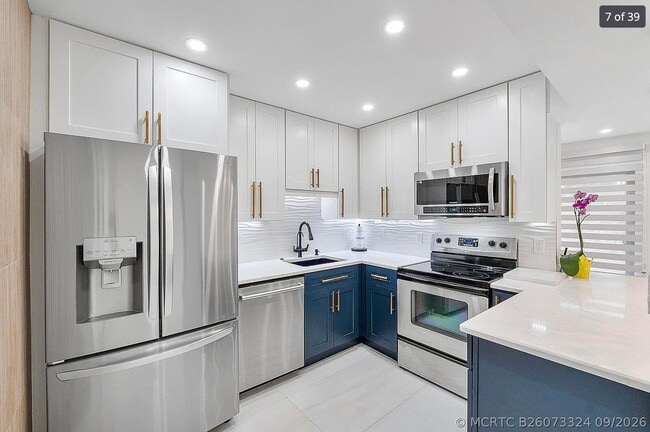 Building Photo - 1149 NW 13th St Unit 1
