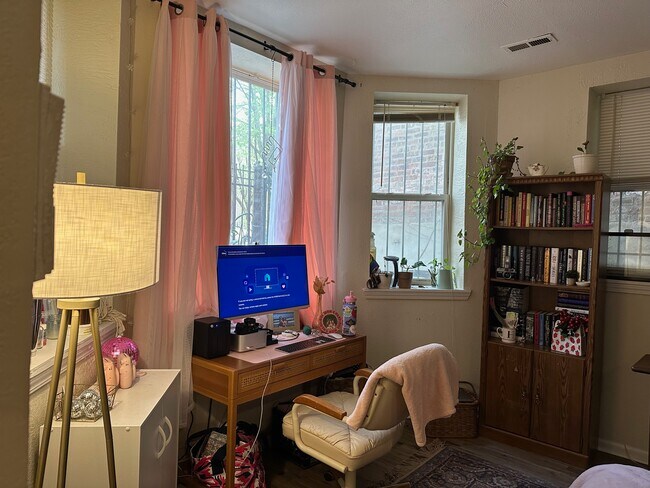 Photo - 1436 N Maplewood Ave Unit G