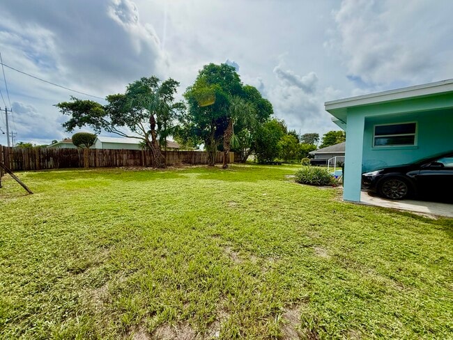 Photo - 355 NW 8th Ave
