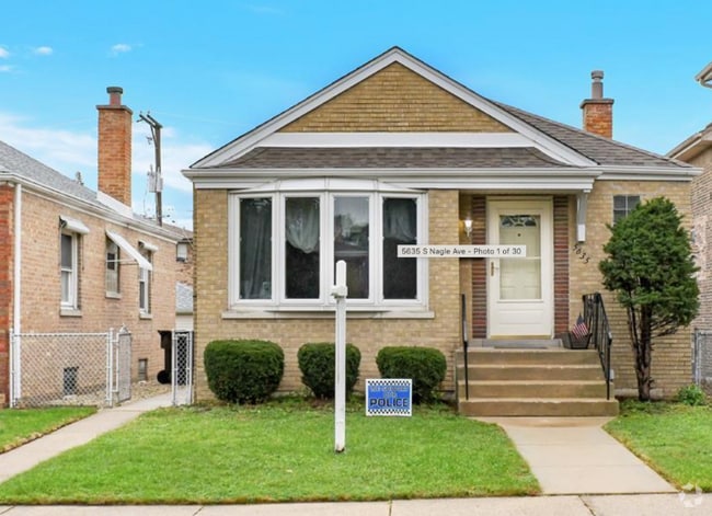 Building Photo - 6142 W 63rd St Unit 3W Rental