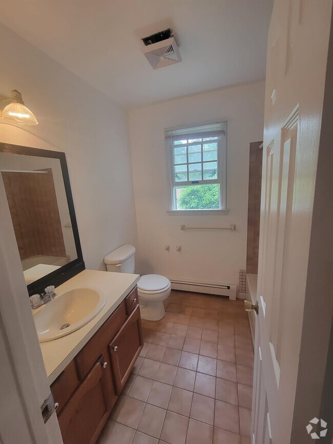 Building Photo - 82 Upton Dr Rental