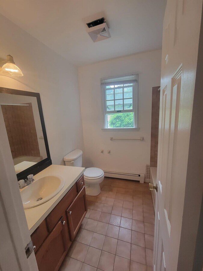 Photo - 82 Upton Dr House