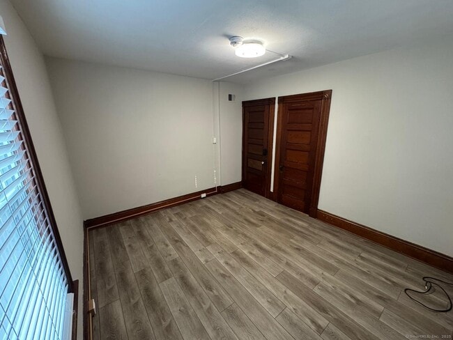 Photo - 37 New King St