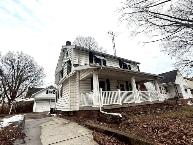 Building Photo - Three bedroom two bathroom home for rent