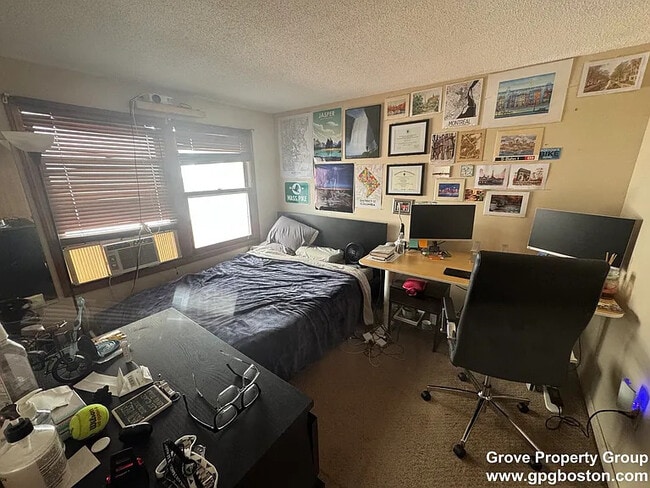 Photo - 106 W 8th St